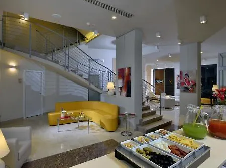 Aparthotel Carlton 4*