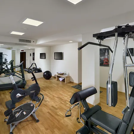 アパートホテル Carlton 4*