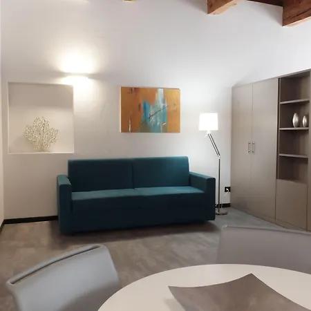 アパートホテル Carlton フェラーラ