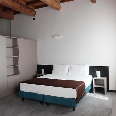 Carlton Apart Otel Ferrara