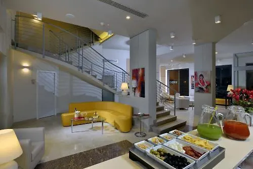 Apartahotel Carlton 4*