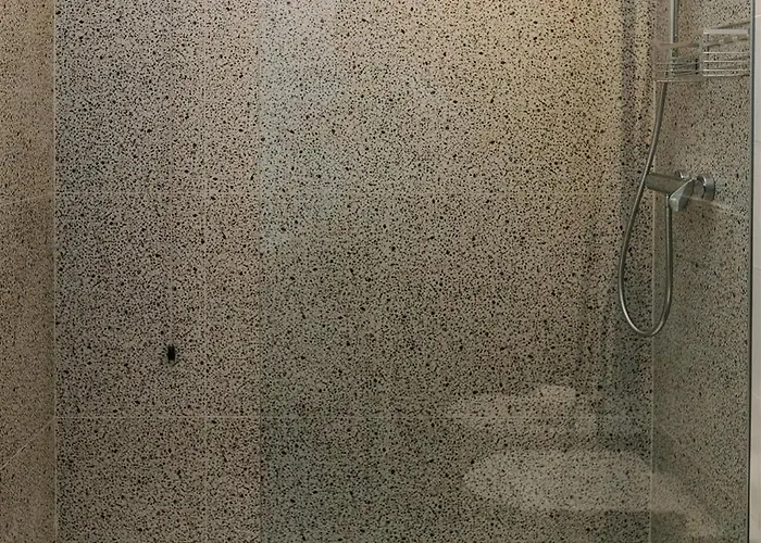 Carlton فيرّارا